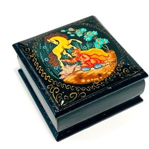 Vintage Palekh Hand Painted Wood Lacquer Trinket Box 2.5”-2.5”